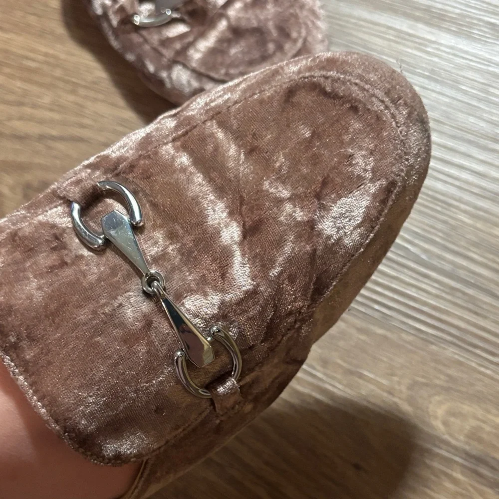 Merona Women's pale pink Velvet Mules with Silver Chain 7 - Picture 2 of 7